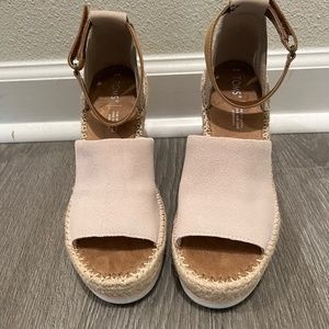 TOMS peek a boo Wedges